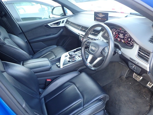 AUDI Q7 2016/9