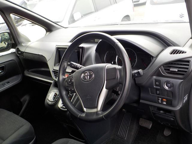 TOYOTA VOXY 2015/2