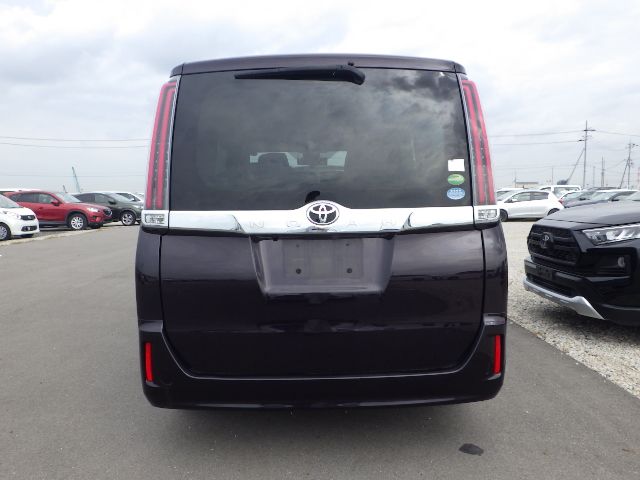 TOYOTA NOAH 2018/1