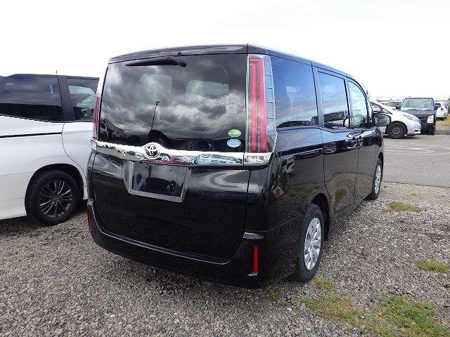 TOYOTA NOAH 2018/7