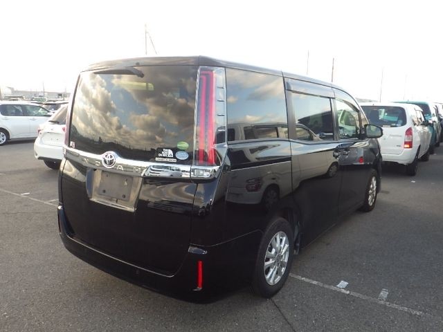 TOYOTA NOAH 2019/1