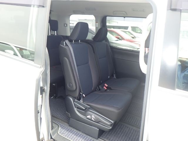 TOYOTA VOXY 2019/4