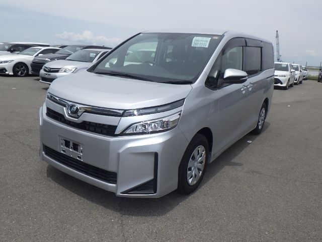 TOYOTA VOXY 2019/4