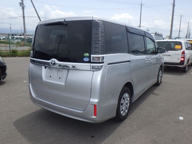 TOYOTA VOXY 2019/4