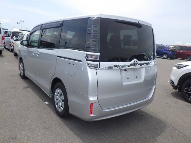 TOYOTA VOXY 2019/4