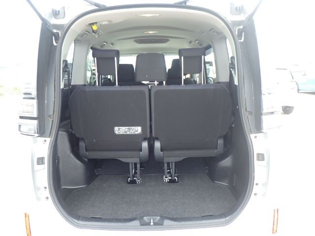 TOYOTA VOXY 2019/4
