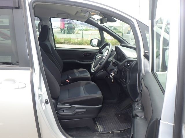TOYOTA VOXY 2019/4