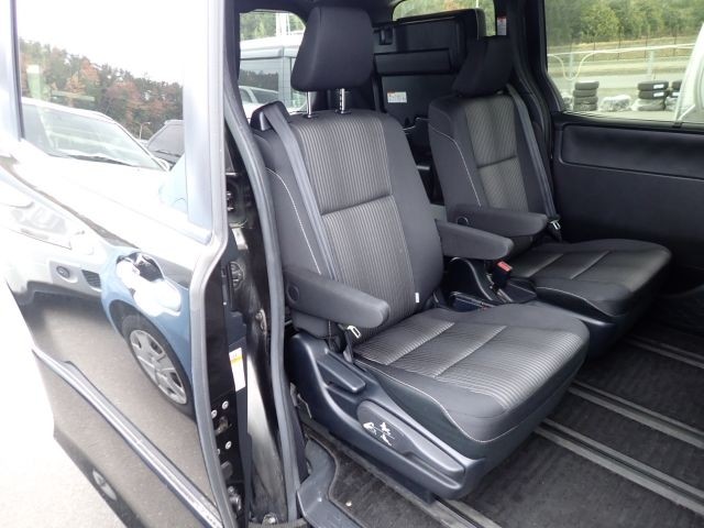 TOYOTA VOXY 2019/3