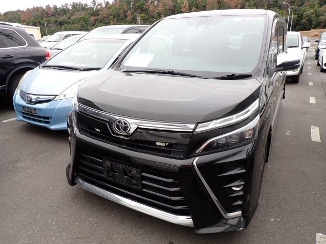 TOYOTA VOXY 2019/3