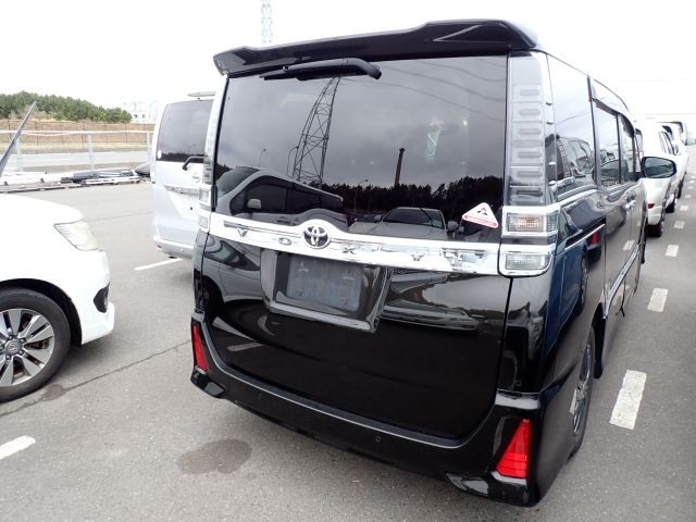 TOYOTA VOXY 2019/3