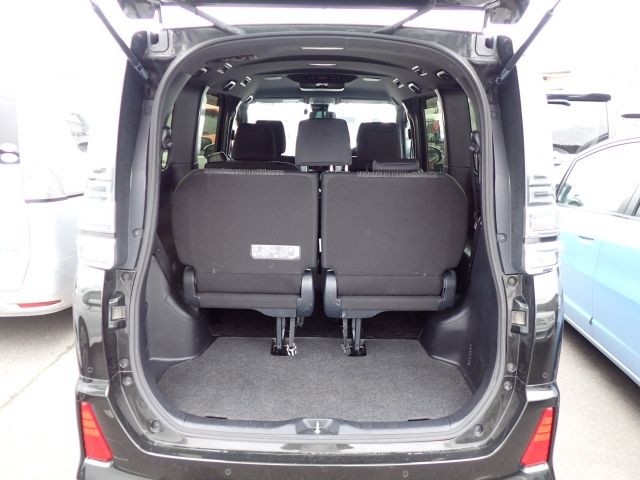TOYOTA VOXY 2019/3