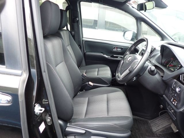 TOYOTA VOXY 2019/3