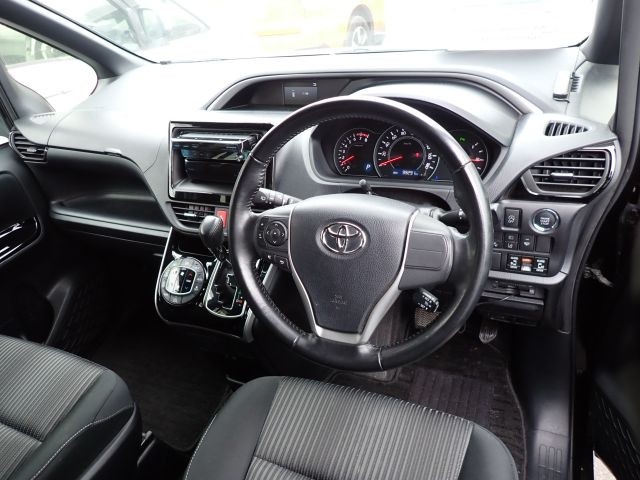 TOYOTA VOXY 2019/3
