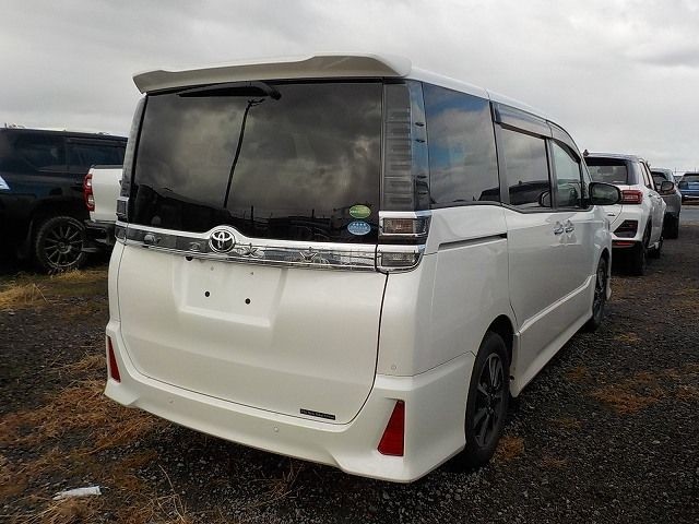 TOYOTA VOXY 2019/5