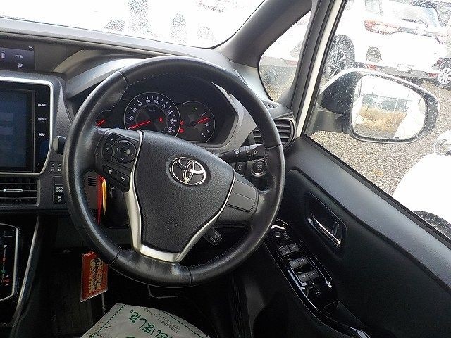 TOYOTA VOXY 2019/5
