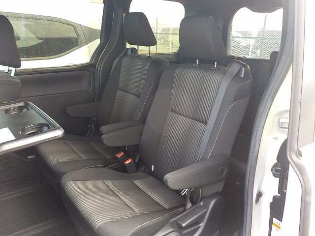 TOYOTA VOXY 2019/5