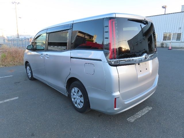 TOYOTA NOAH 2020/11
