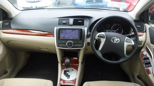 TOYOTA PREMIO 2015/2