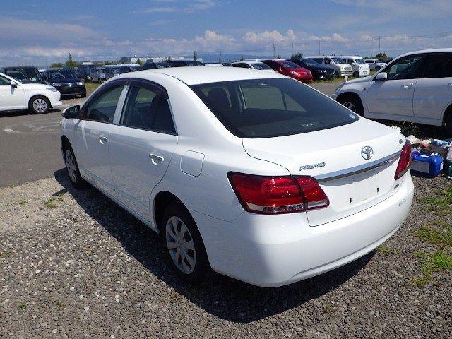 TOYOTA PREMIO 2018/5