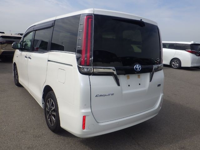 TOYOTA ESQUIRE 2019/12
