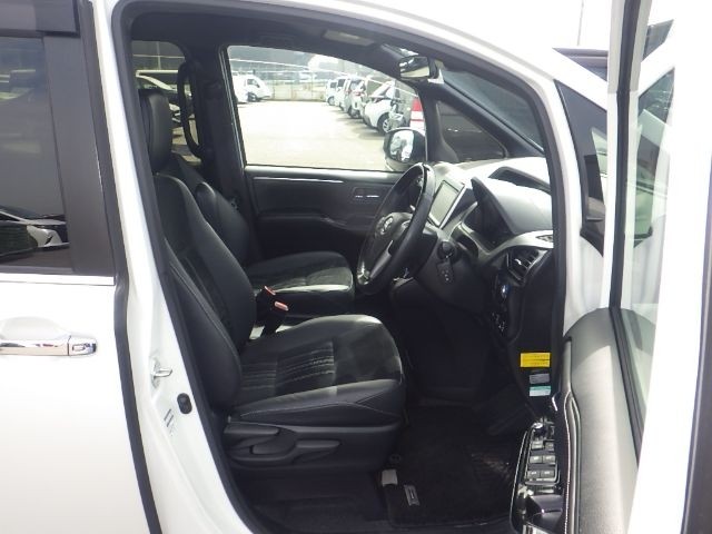 TOYOTA ESQUIRE 2019/12